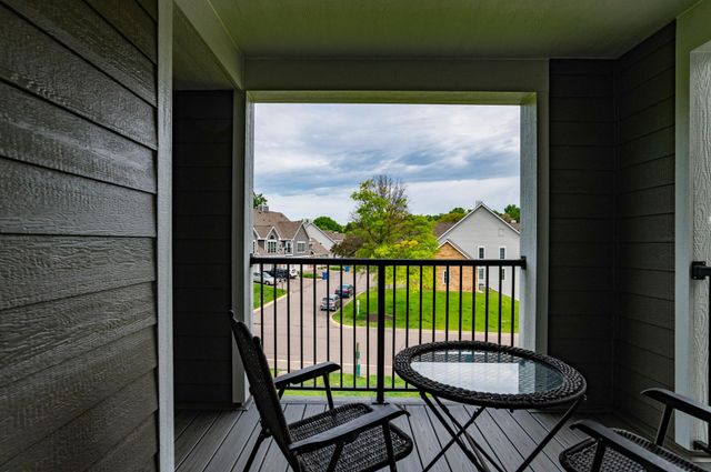 6155 Chasewood Parkway 201, Minnetonka, MN 55343