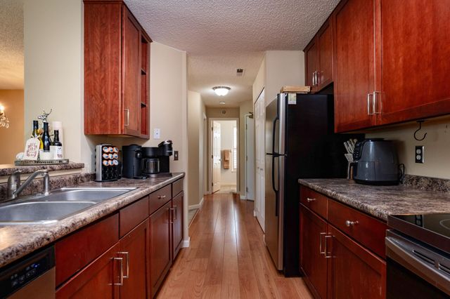 6155 Chasewood Parkway 201, Minnetonka, MN 55343