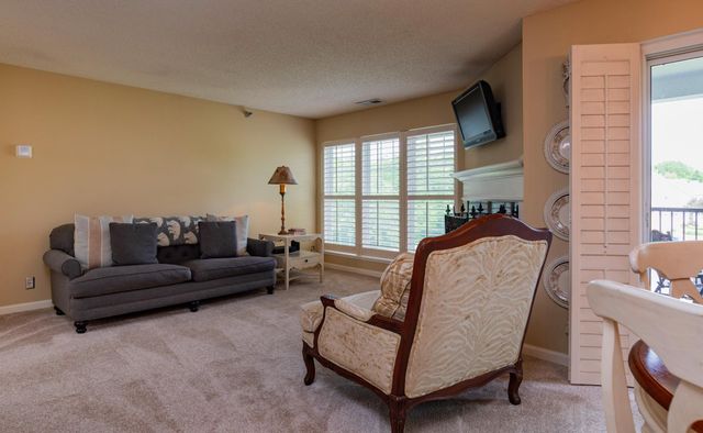 6155 Chasewood Parkway 201, Minnetonka, MN 55343