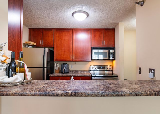 6155 Chasewood Parkway 201, Minnetonka, MN 55343