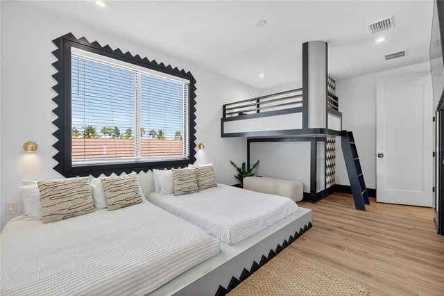 100 12TH STREET N, Bradenton Beach, FL 34217