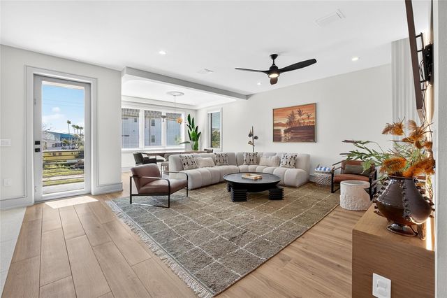 100 12TH STREET N, Bradenton Beach, FL 34217