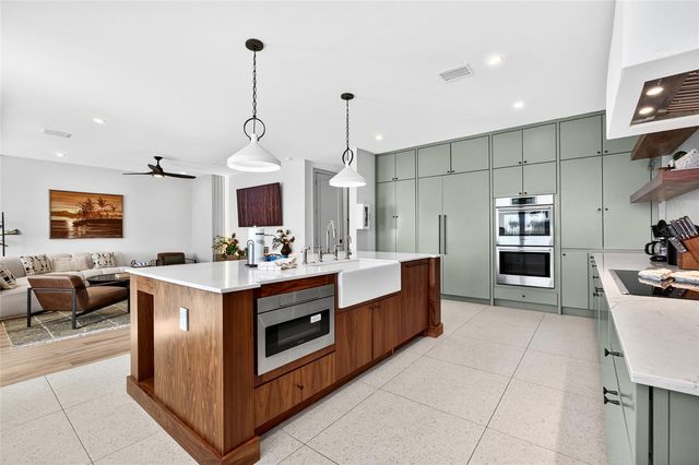 100 12TH STREET N, Bradenton Beach, FL 34217