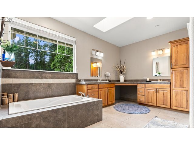 18273 S NANCY JEAN Way, Oregon City, OR 97045