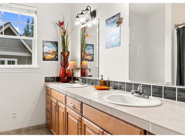 18273 S NANCY JEAN Way, Oregon City, OR 97045