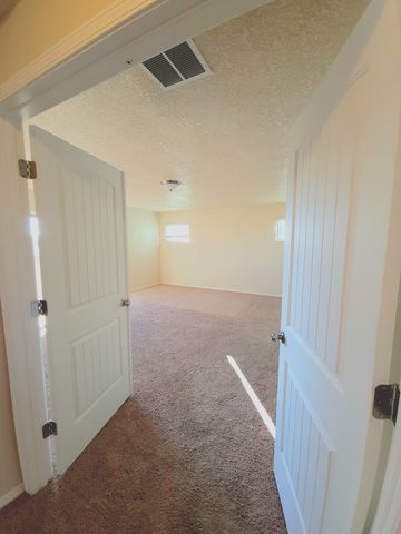 8509 Mock Heather Road NW, Albuquerque, NM 87120