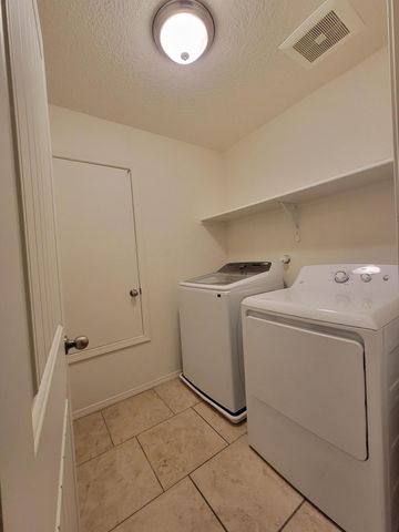 8509 Mock Heather Road NW, Albuquerque, NM 87120