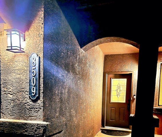 8509 Mock Heather Road NW, Albuquerque, NM 87120