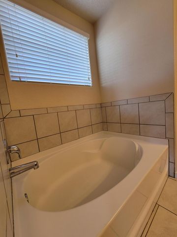 8509 Mock Heather Road NW, Albuquerque, NM 87120
