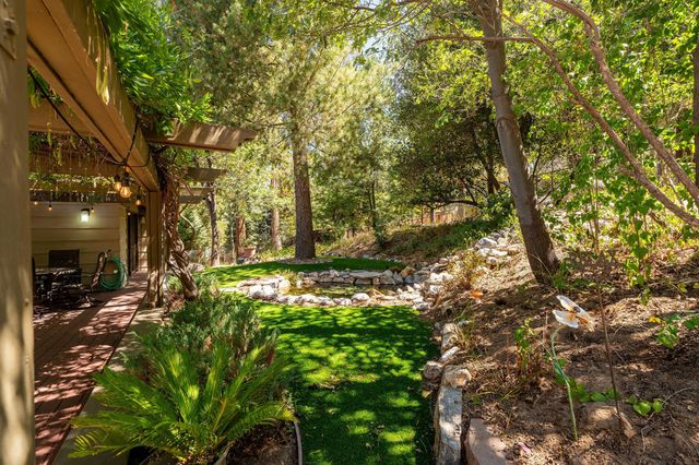 26800 Meadow Glen Drive, Idyllwild, CA 92549