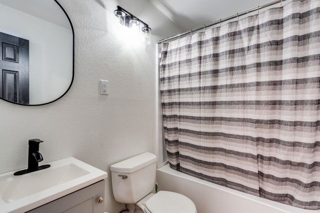 3238 S Edwards Ave, Wichita, KS 67217