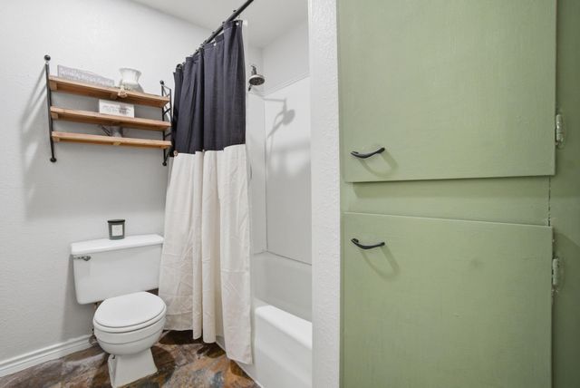 1858 County Road 2066, Hull, TX 77564