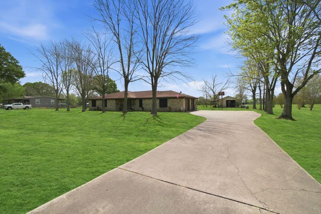 1858 County Road 2066, Hull, TX 77564