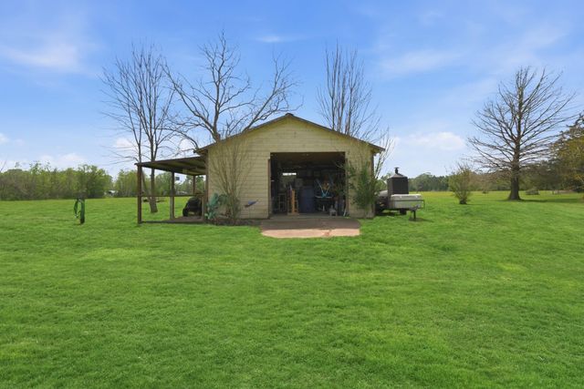 1858 County Road 2066, Hull, TX 77564