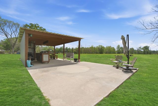 1858 County Road 2066, Hull, TX 77564