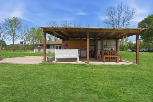 1858 County Road 2066, Hull, TX 77564