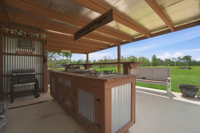 1858 County Road 2066, Hull, TX 77564