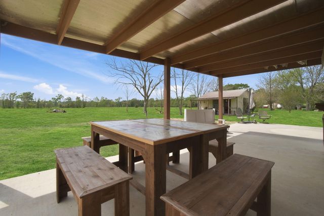 1858 County Road 2066, Hull, TX 77564