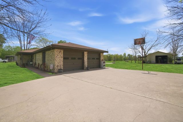 1858 County Road 2066, Hull, TX 77564