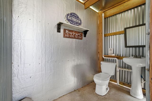 1858 County Road 2066, Hull, TX 77564