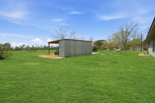 1858 County Road 2066, Hull, TX 77564