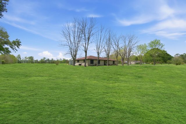 1858 County Road 2066, Hull, TX 77564