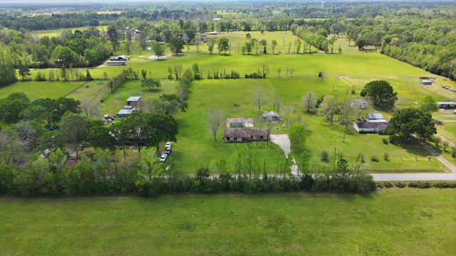 1858 County Road 2066, Hull, TX 77564