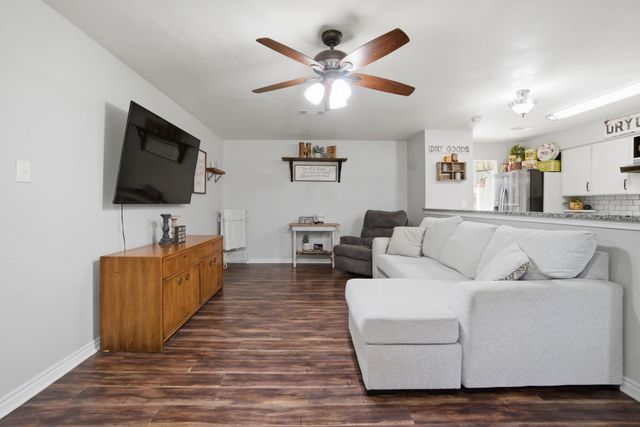 1858 County Road 2066, Hull, TX 77564