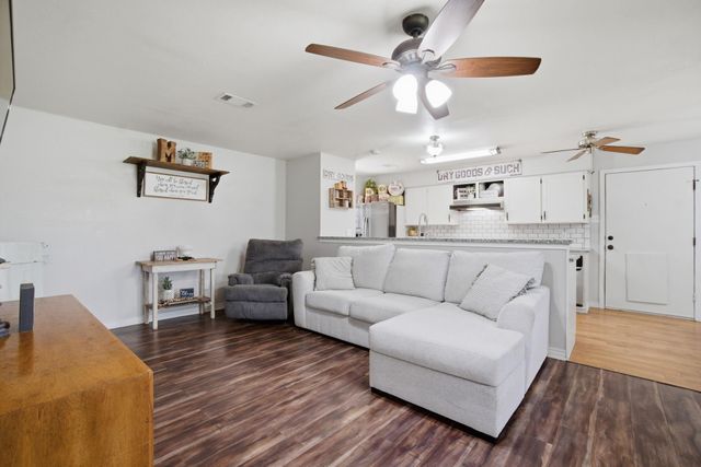 1858 County Road 2066, Hull, TX 77564