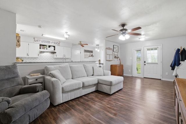 1858 County Road 2066, Hull, TX 77564