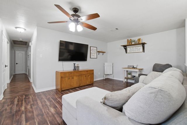 1858 County Road 2066, Hull, TX 77564