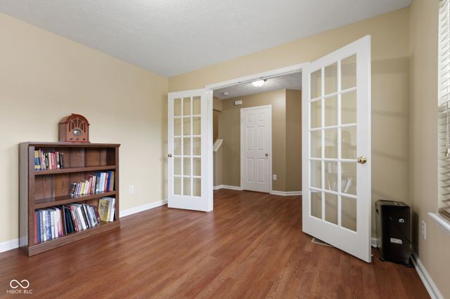 11809 Holbrook Close, Fishers, IN 46037