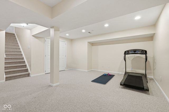 11809 Holbrook Close, Fishers, IN 46037