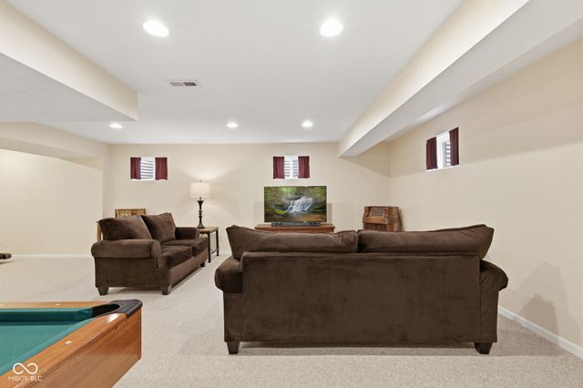 11809 Holbrook Close, Fishers, IN 46037