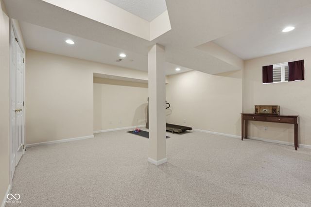 11809 Holbrook Close, Fishers, IN 46037