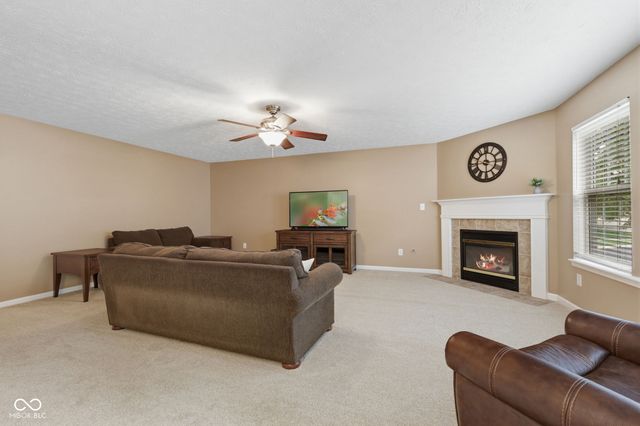 11809 Holbrook Close, Fishers, IN 46037