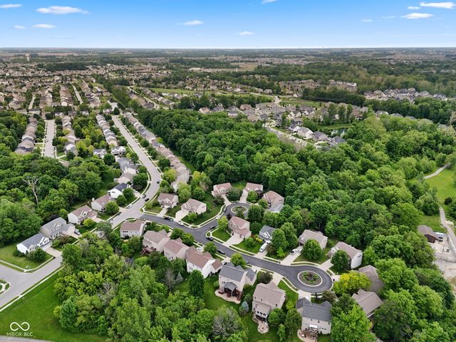11809 Holbrook Close, Fishers, IN 46037