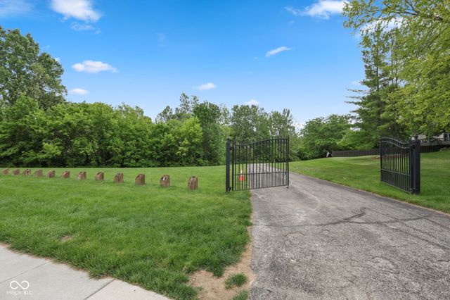 11809 Holbrook Close, Fishers, IN 46037