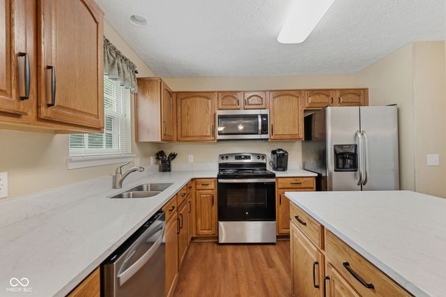 11809 Holbrook Close, Fishers, IN 46037