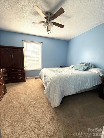 1021 Courtney Cove Court, Gastonia, NC 28052