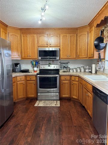 1021 Courtney Cove Court, Gastonia, NC 28052