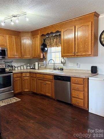 1021 Courtney Cove Court, Gastonia, NC 28052