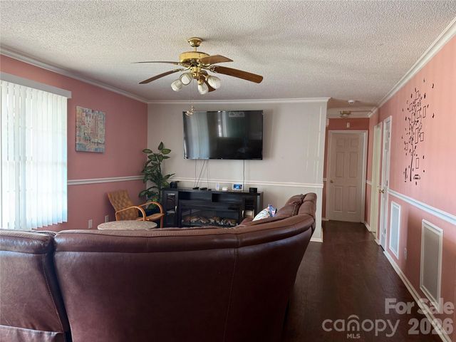 1021 Courtney Cove Court, Gastonia, NC 28052