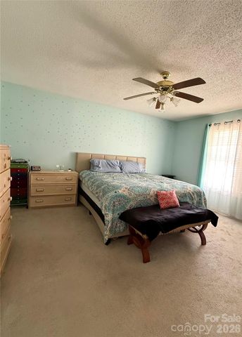 1021 Courtney Cove Court, Gastonia, NC 28052