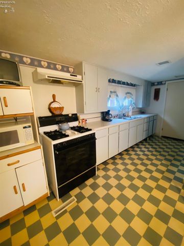 115 County Road 73, Fremont, OH 43420