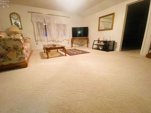 115 County Road 73, Fremont, OH 43420