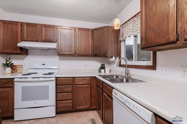 3010 COUNTRY CLUB CT, Rapid City, SD 57702