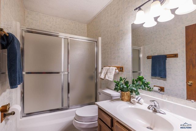3010 COUNTRY CLUB CT, Rapid City, SD 57702