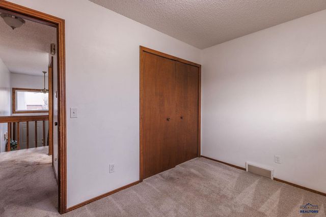 3010 COUNTRY CLUB CT, Rapid City, SD 57702