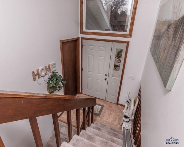 3010 COUNTRY CLUB CT, Rapid City, SD 57702